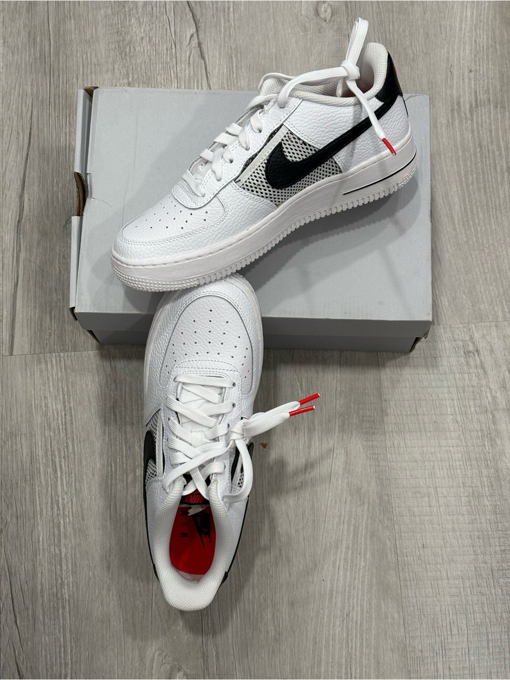 Nike White Leather Sneakers with Black Swoosh BNWT size is youth 7
